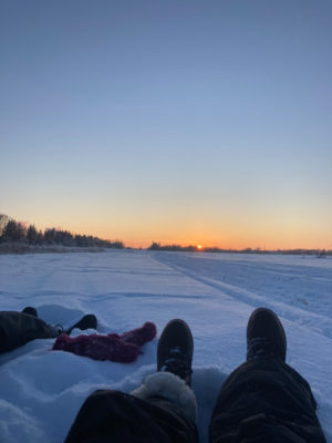 Un coucher du soleil sur les paysages canadiens